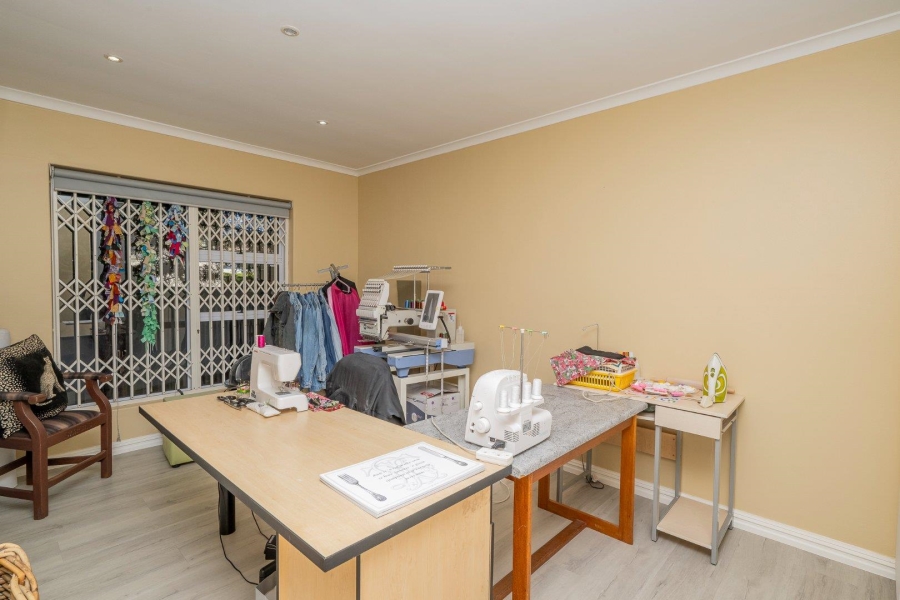 5 Bedroom Property for Sale in Welgedacht Western Cape